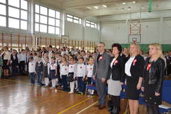 Uroczysty apel z okazji Święta Niepodległości w Szkole Podstawowej Nr 6 im. Orła Białego w Szczytnie 