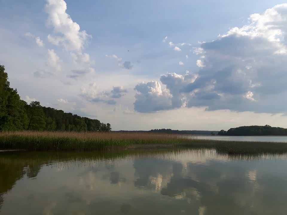 https://m.powiatszczycienski.pl/2016/08/orig/jezioro-mokre-6780.jpg