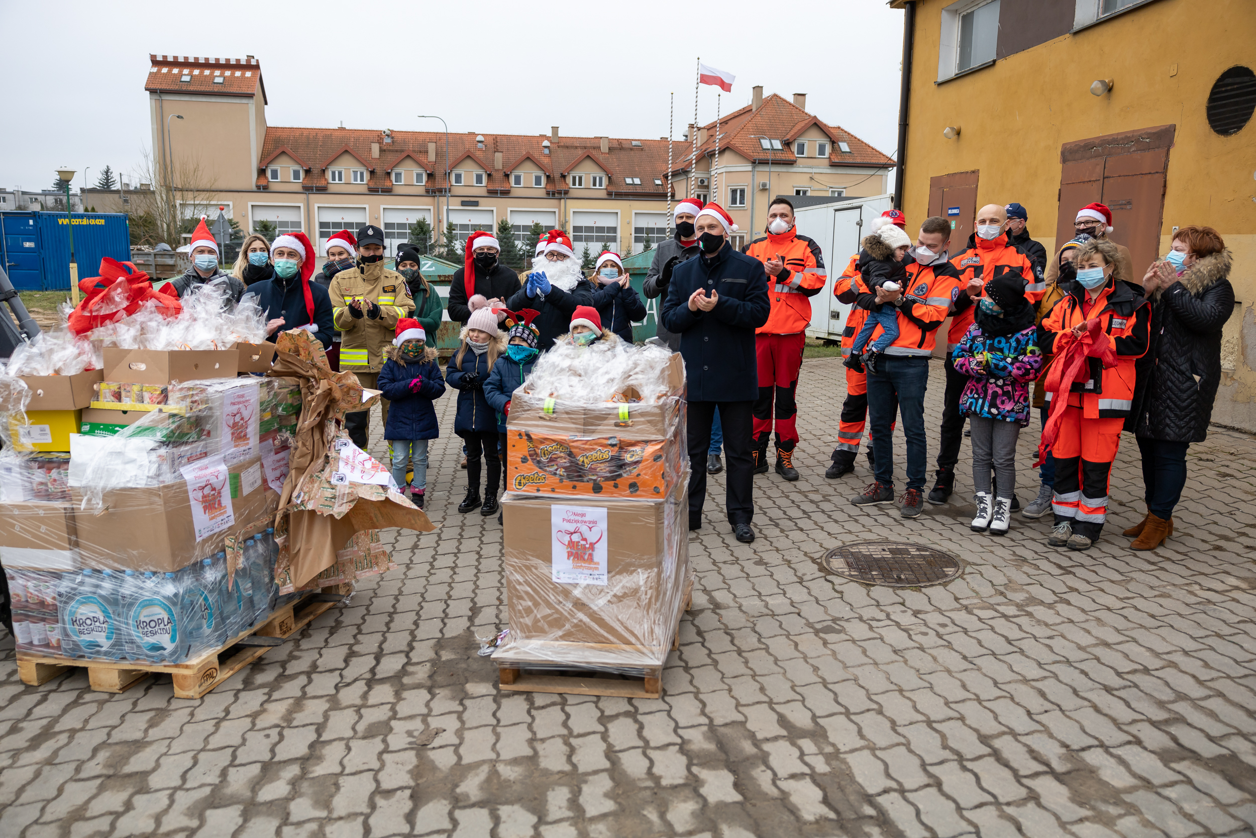 Zdjęcia pokazują przebieg akcji Mega Paka, która była skierowana do Ratowników Medycznych z terenu Powiatu Szczycieńskiego. 