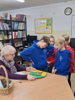  Październik – Miesiąc Bibliotek  Szkolnych – tajemniczy jak, „Detektyw Pozytywka”