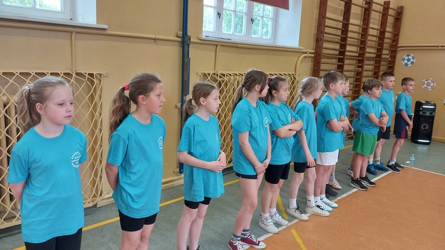 Udział uczniów w turnieju gry w „dwa ognie”