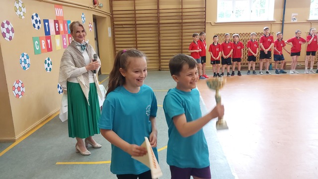 Udział uczniów w turnieju gry w „dwa ognie”