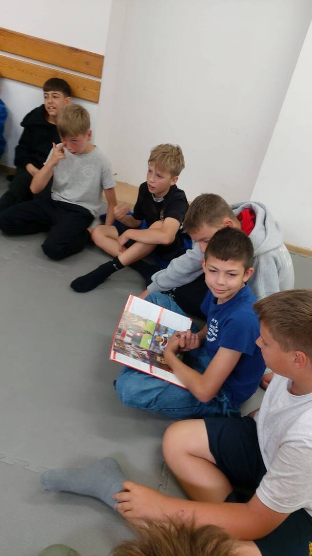 Klasa 5c w świecie książek: Realizacja Narodowego Programu Rozwoju Czytelnictwa