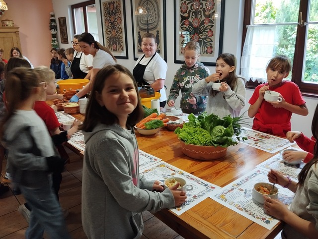 Od Ogrodu do Stołu: Edukacyjna Wyprawa do Gospodarstwa