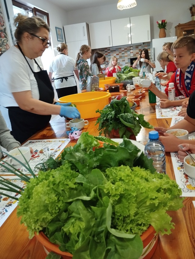 Od Ogrodu do Stołu: Edukacyjna Wyprawa do Gospodarstwa