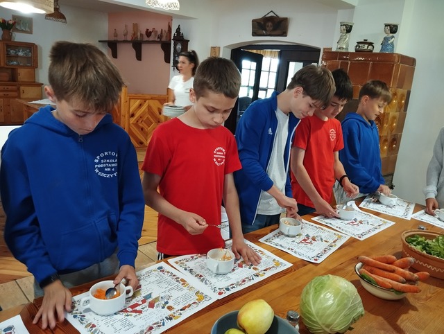 Od Ogrodu do Stołu: Edukacyjna Wyprawa do Gospodarstwa