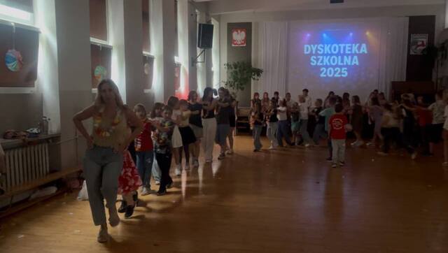 Wakacyjna dyskoteka pod hasłem „Lato pełne kolorów”