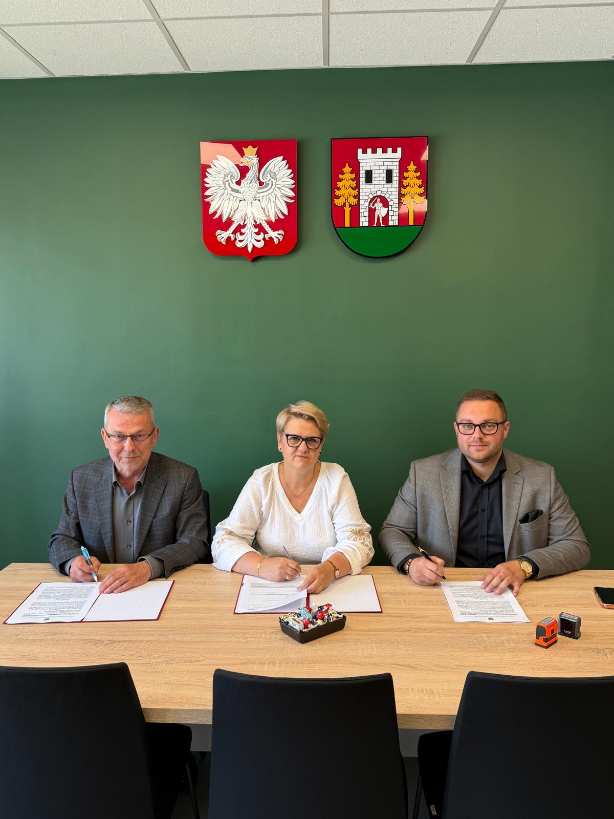 https://m.powiatszczycienski.pl/2026/07/orig/podpisanie-umowy-na-budowe-swietlicy-w-miejscowosci-gluch-1-87645.jpg
