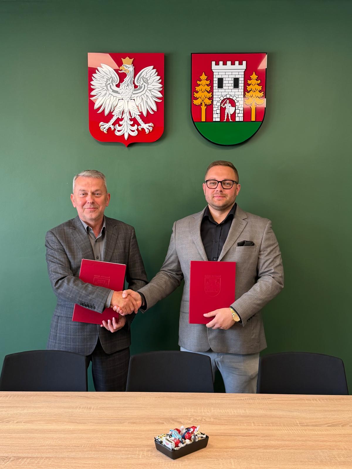 https://m.powiatszczycienski.pl/2026/07/orig/podpisanie-umowy-na-budowe-swietlicy-w-miejscowosci-gluch-2-87646.jpg
